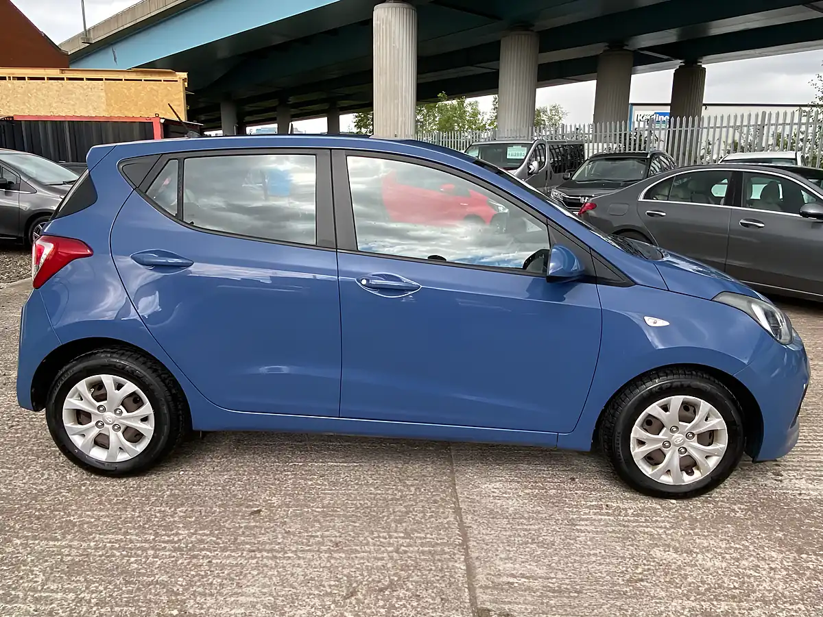 Used 2016 Hyundai i10 Se Blue - Interior and Exterior details 10