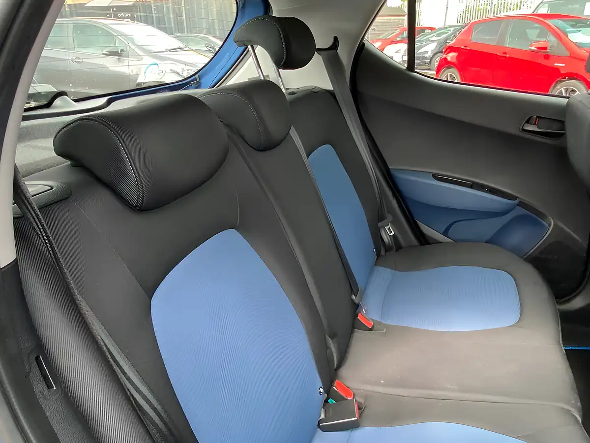 Used 2016 Hyundai i10 Se Blue - Interior and Exterior details 13