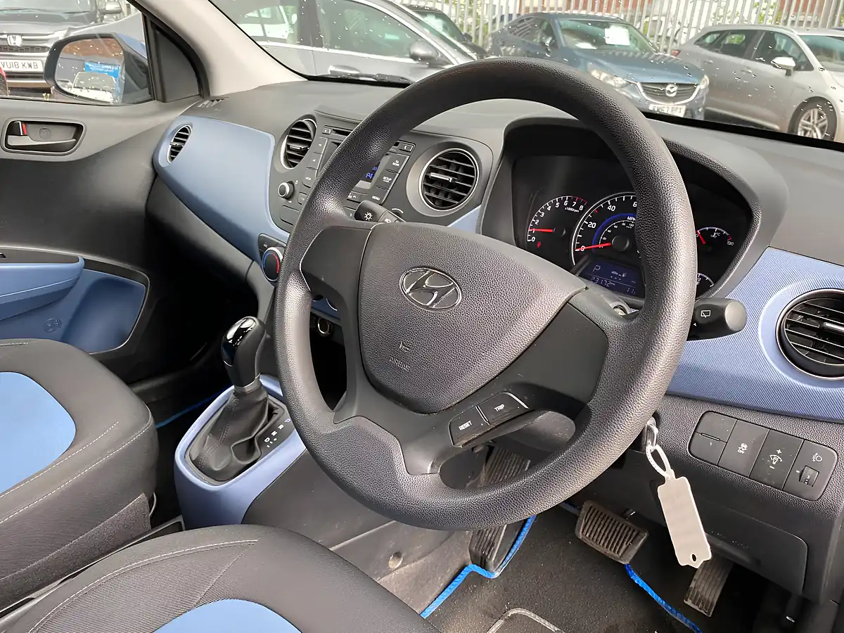 Used 2016 Hyundai i10 Se Blue - Interior and Exterior details 15