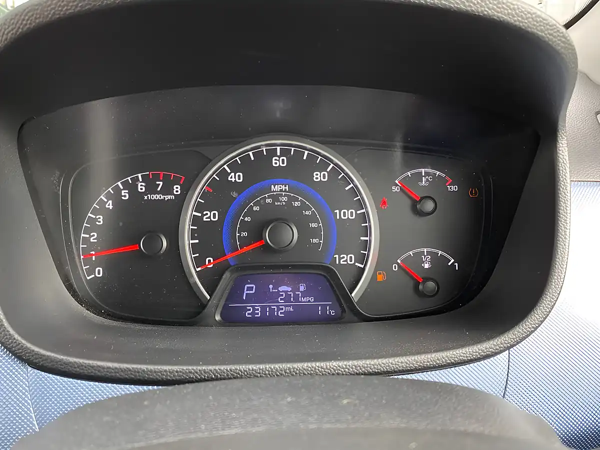 Used 2016 Hyundai i10 Se Blue - Interior and Exterior details 16