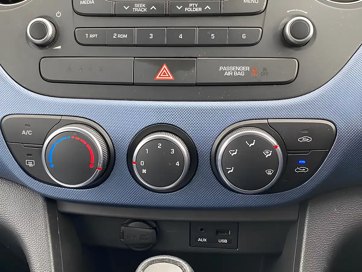 Used 2016 Hyundai i10 Se Blue - Interior and Exterior details 19