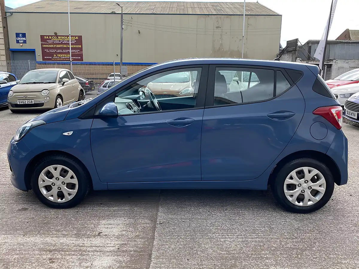 Used 2016 Hyundai i10 Se Blue - Interior and Exterior details 6