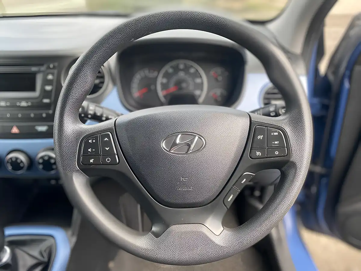 Used 2016 Hyundai I10 Se Blue - Interior and Exterior details 13