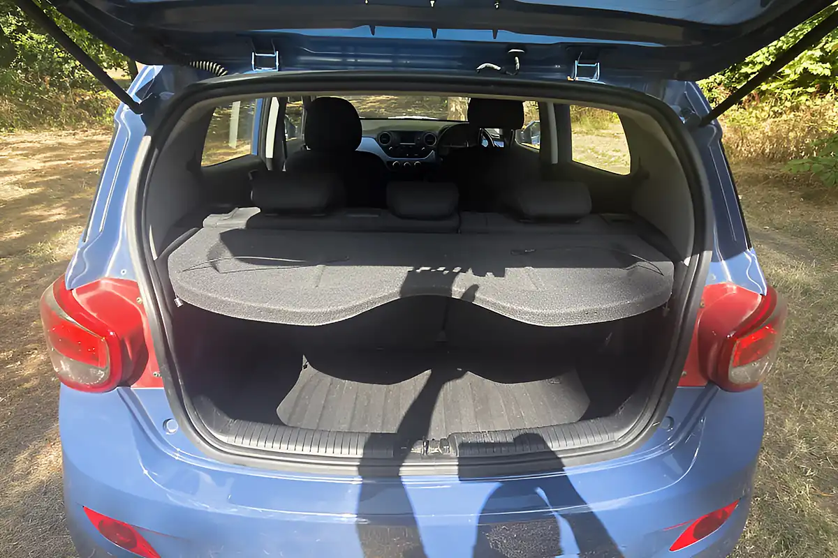 Used 2016 Hyundai i10 Se Blue - Interior and Exterior details 10