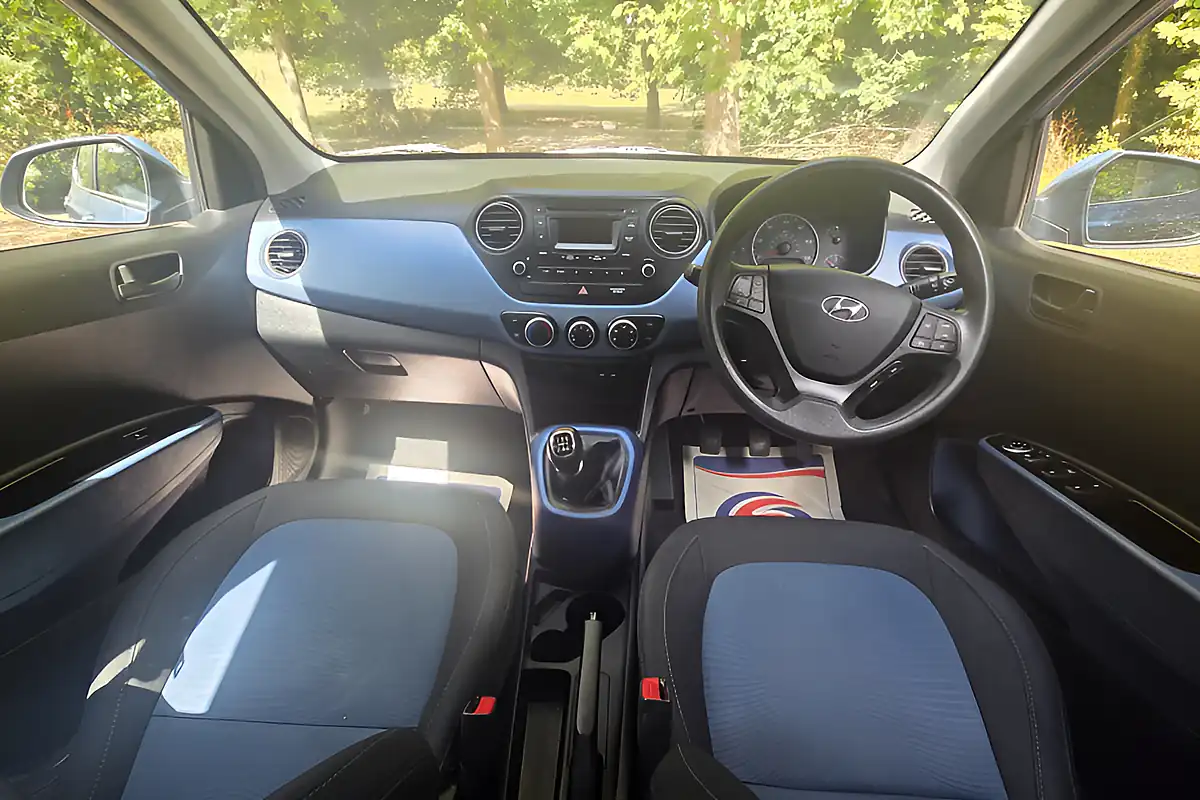 Used 2016 Hyundai i10 Se Blue - Interior and Exterior details 13