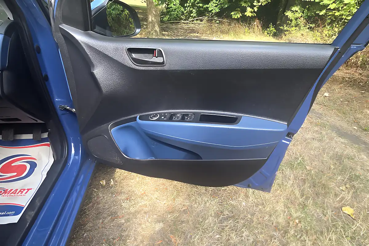 Used 2016 Hyundai i10 Se Blue - Interior and Exterior details 14