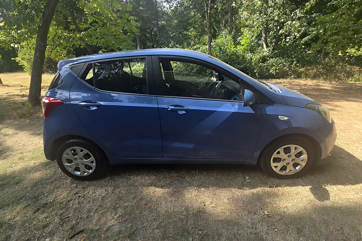 Used 2016 Hyundai i10 Se Blue - Interior and Exterior details 9