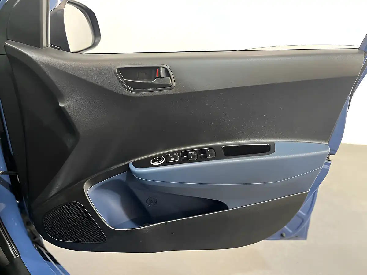 Used 2016 Hyundai I10 Se Blue - Interior and Exterior details 11