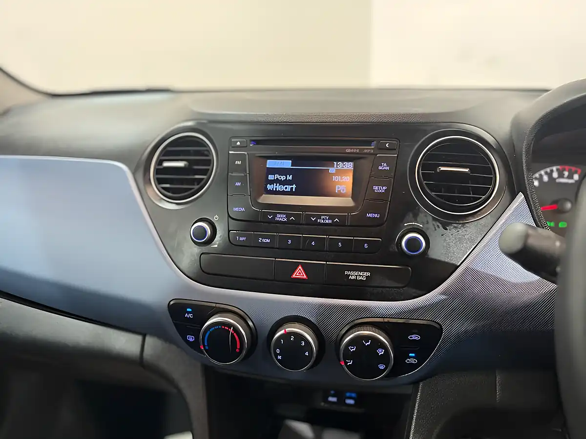 Used 2016 Hyundai I10 Se Blue - Interior and Exterior details 19