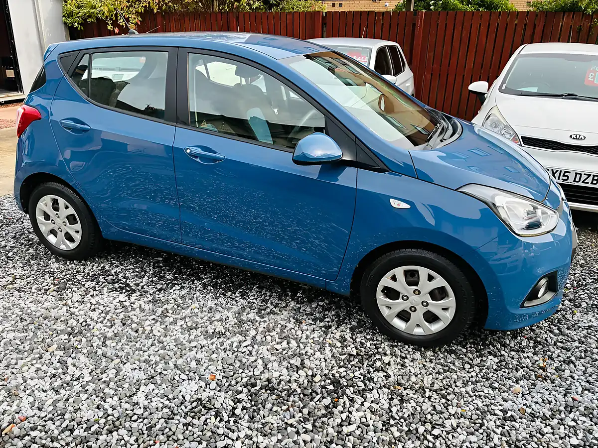 Used 2016 Hyundai i10 Se Blue - Interior and Exterior details 12