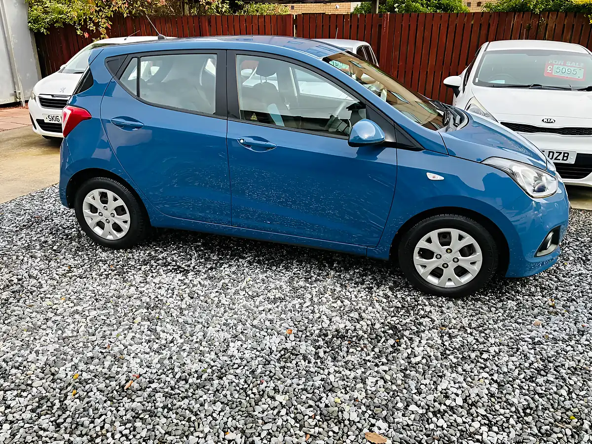 Used 2016 Hyundai i10 Se Blue - Interior and Exterior details 16