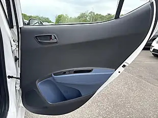 Used 2016 Hyundai i10 Se Polar White - Interior and Exterior details 15