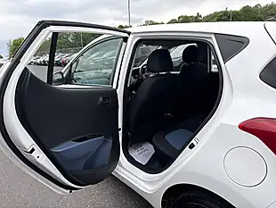 Used 2016 Hyundai i10 Se Polar White - Interior and Exterior details 17