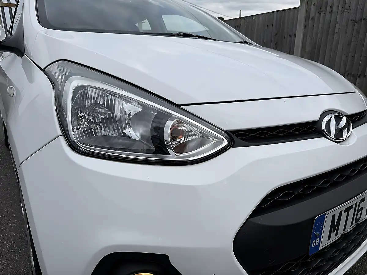 Used 2016 Hyundai i10 Se Polar White - Interior and Exterior details 2