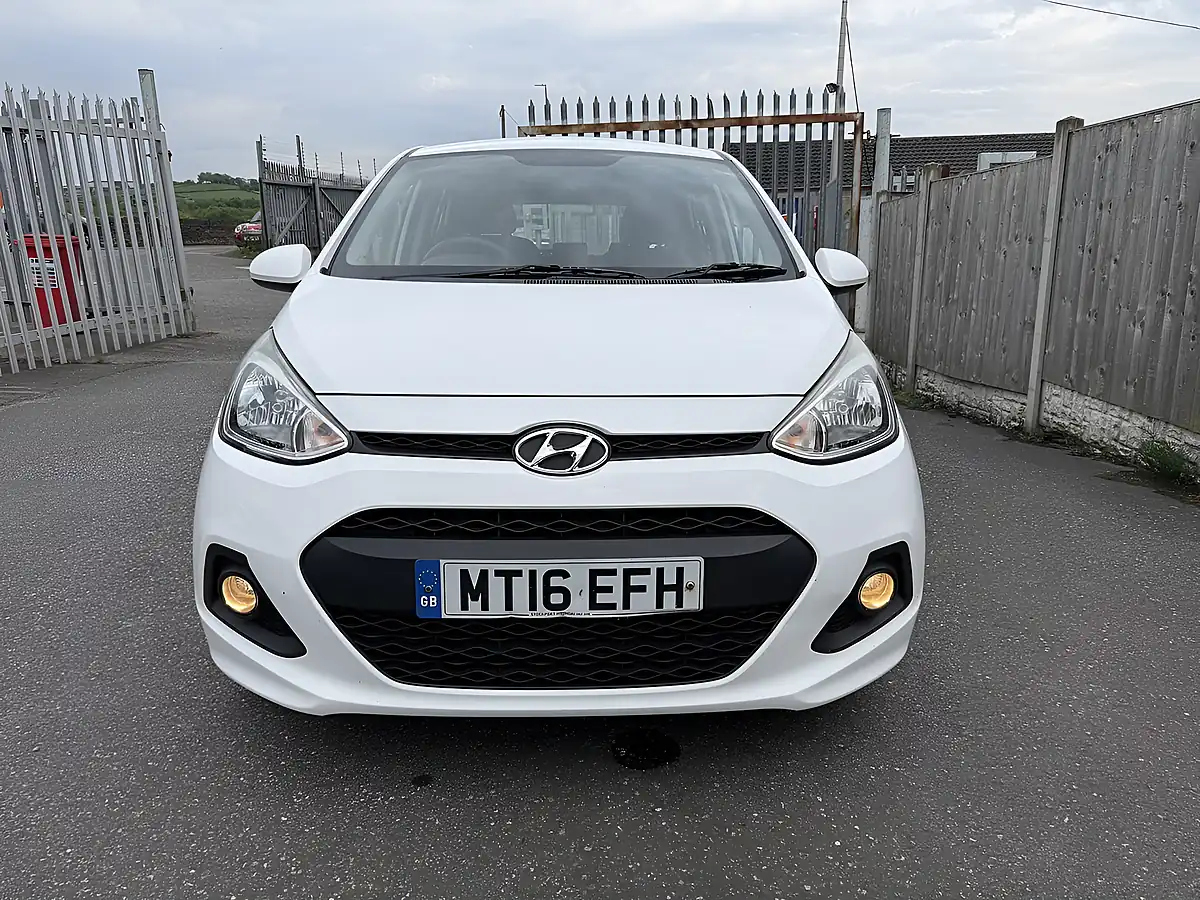 Used 2016 Hyundai i10 Se Polar White - Interior and Exterior details 3