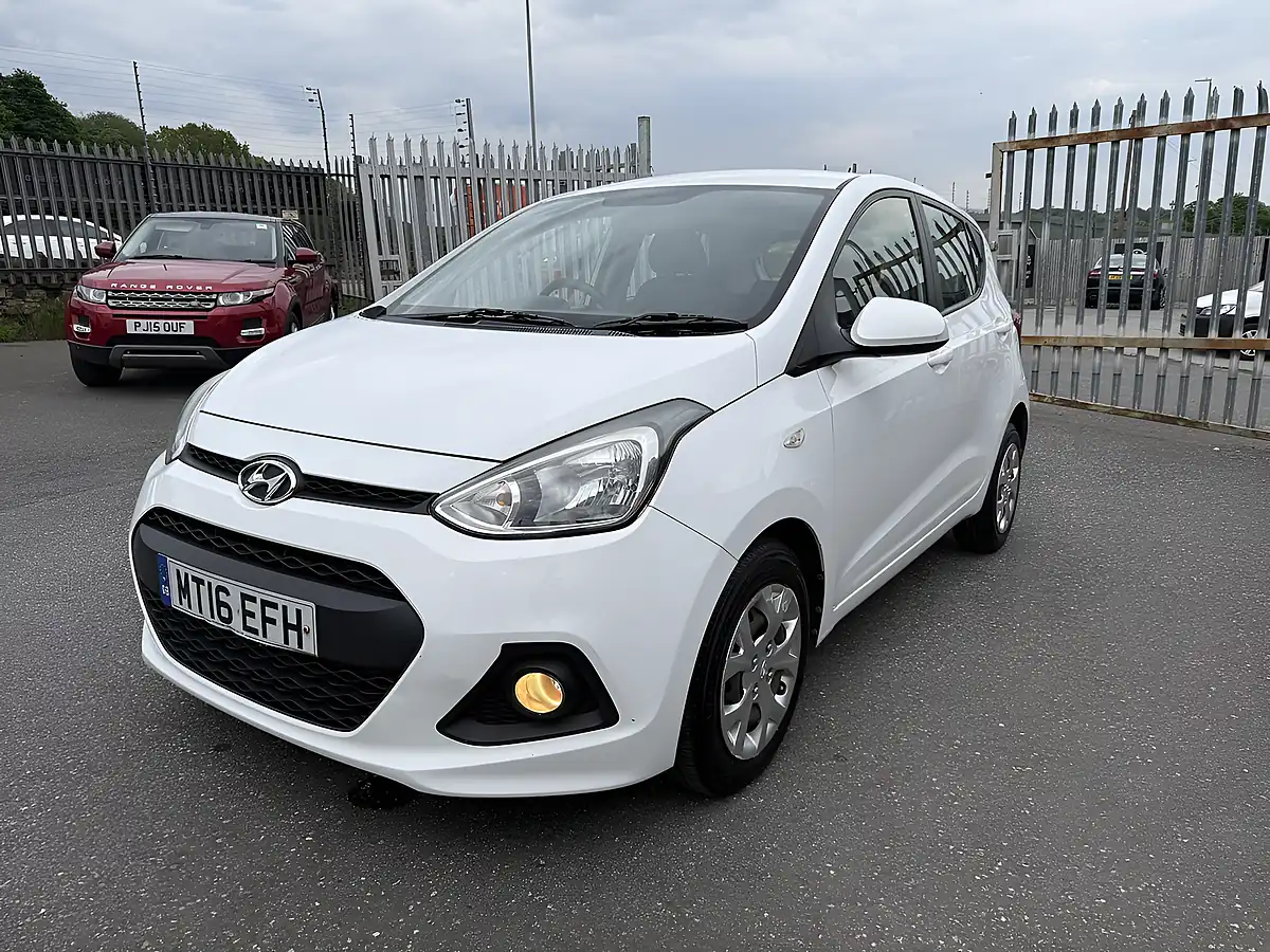 Used 2016 Hyundai i10 Se Polar White - Interior and Exterior details 4