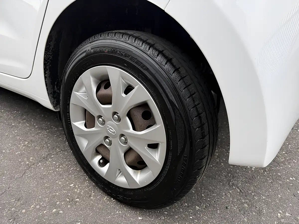 Used 2016 Hyundai i10 Se Polar White - Interior and Exterior details 7