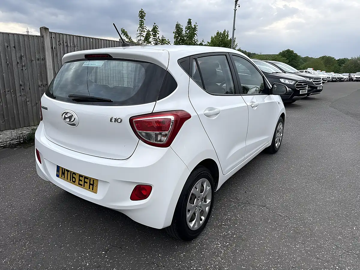 Used 2016 Hyundai i10 Se Polar White - Interior and Exterior details 9