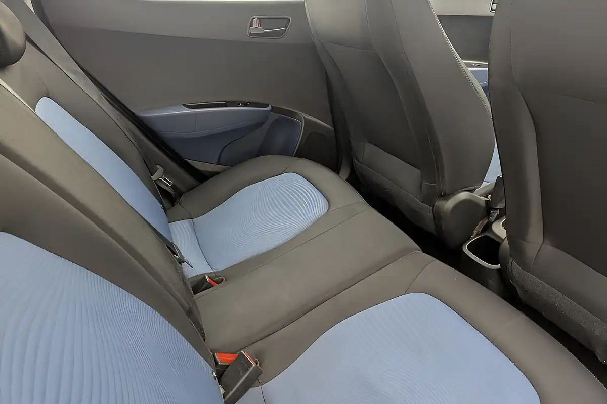 Used 2016 Hyundai i10 Se Polar White - Interior and Exterior details 15