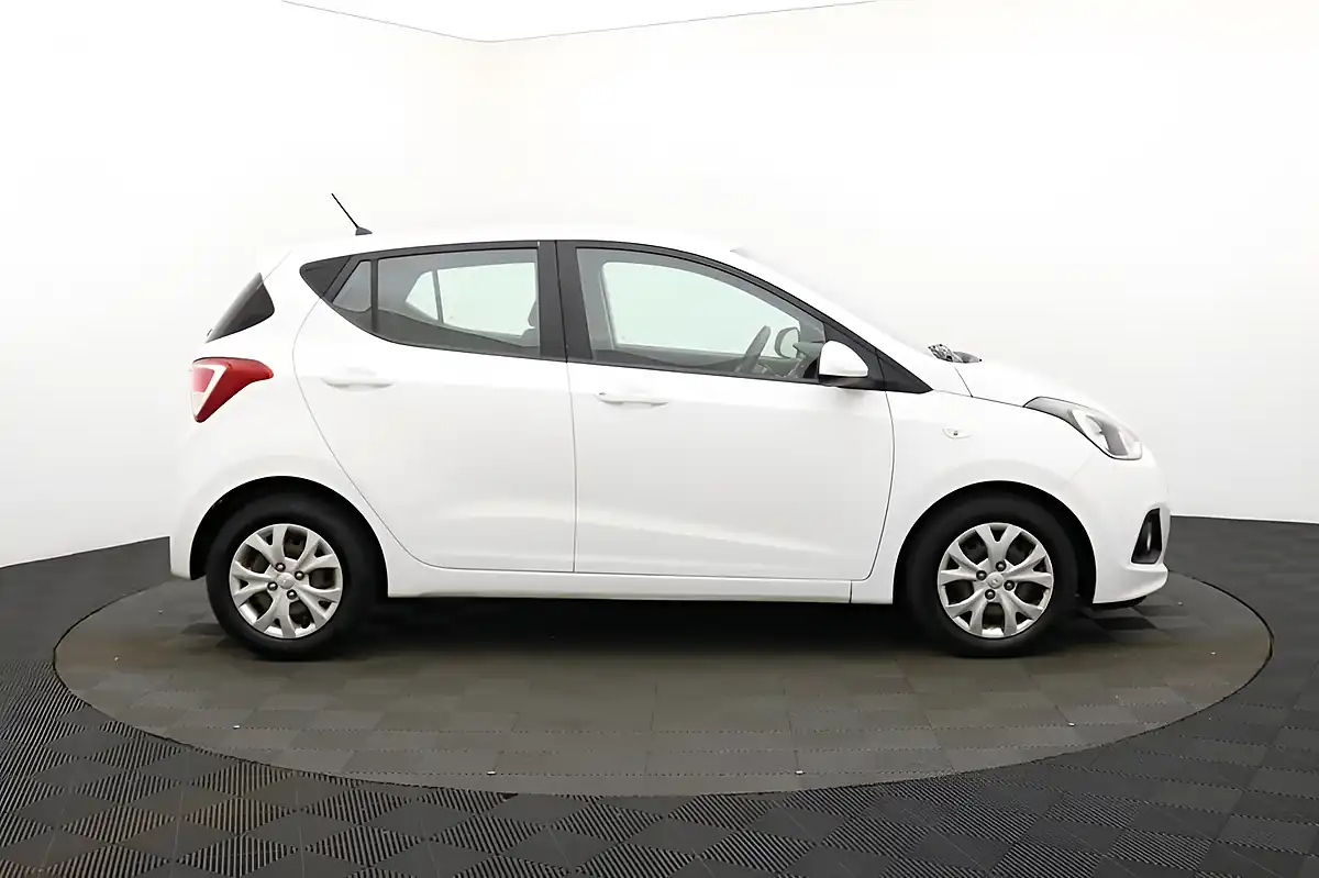 Used 2016 Hyundai i10 Se Polar White - Interior and Exterior details 2