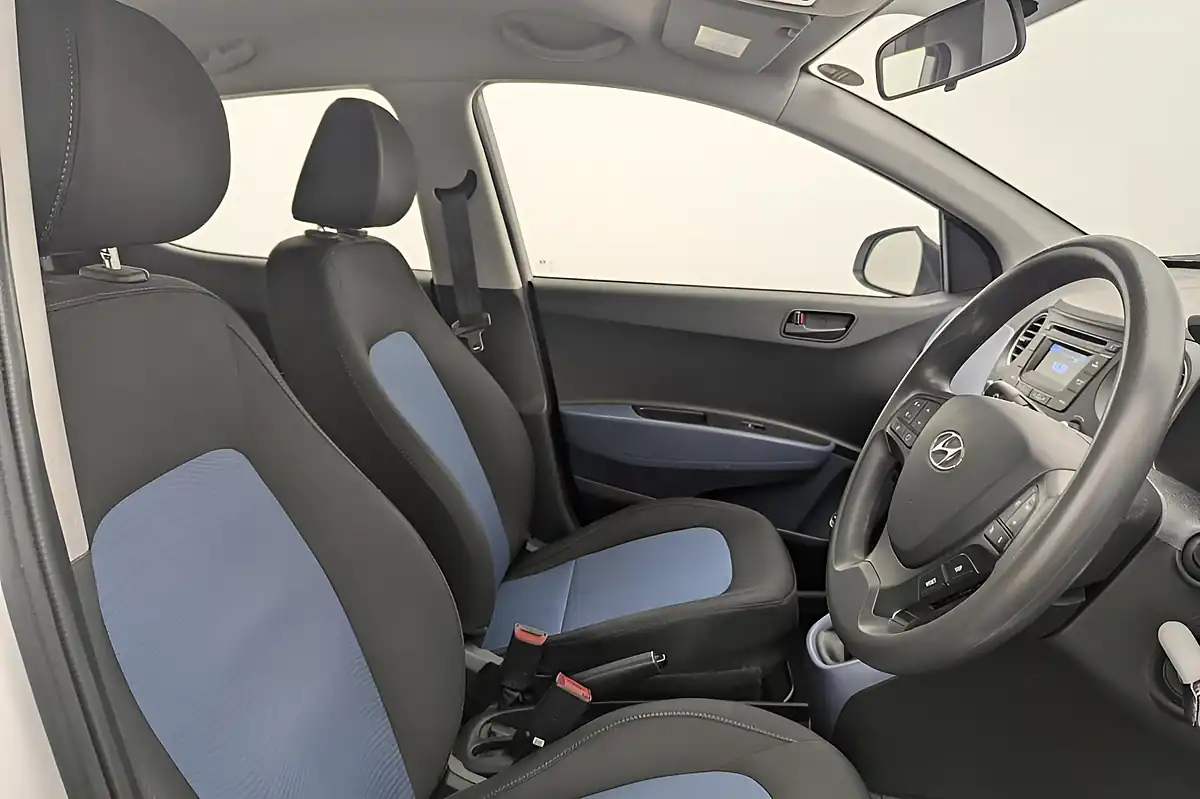 Used 2016 Hyundai i10 Se Polar White - Interior and Exterior details 3
