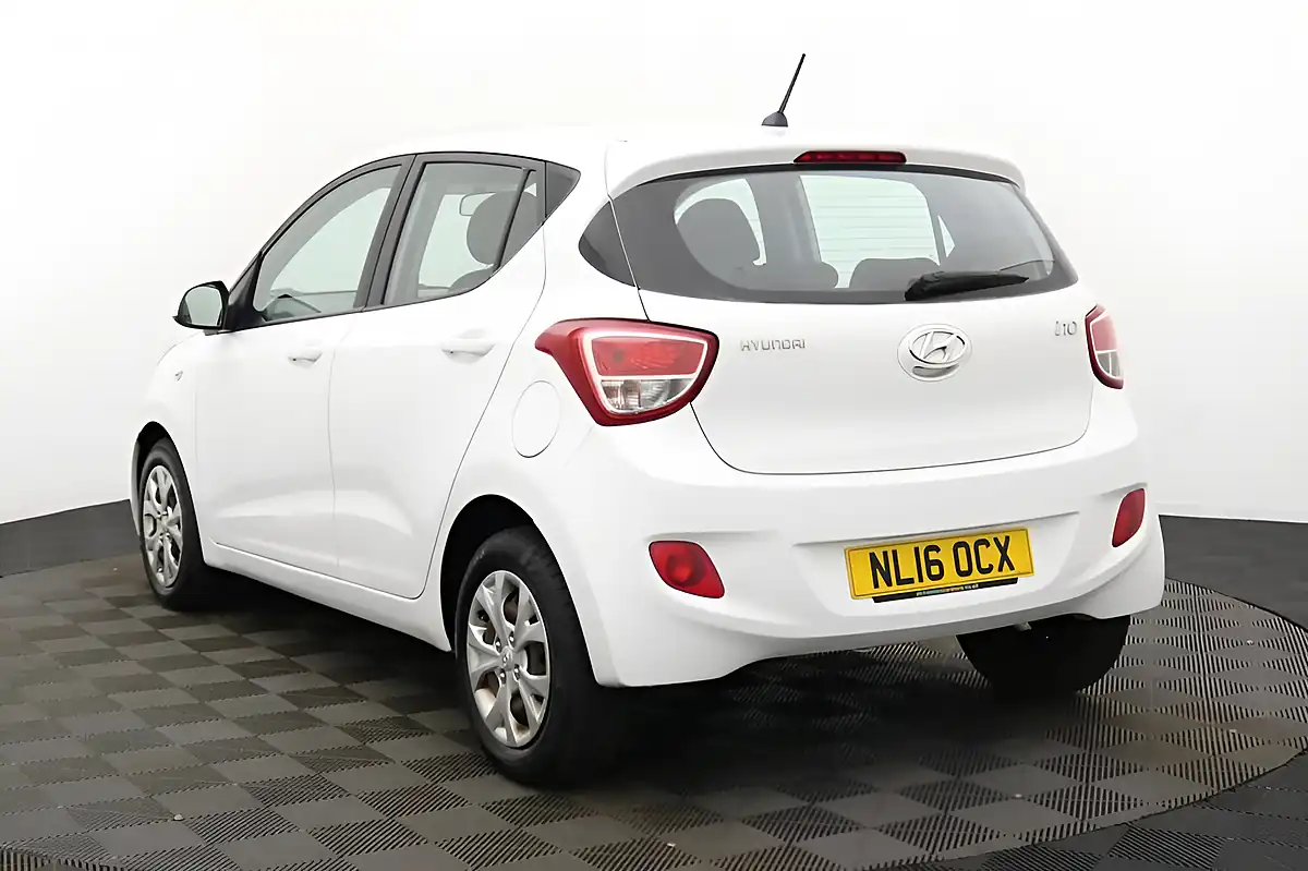 Used 2016 Hyundai i10 Se Polar White - Interior and Exterior details 6