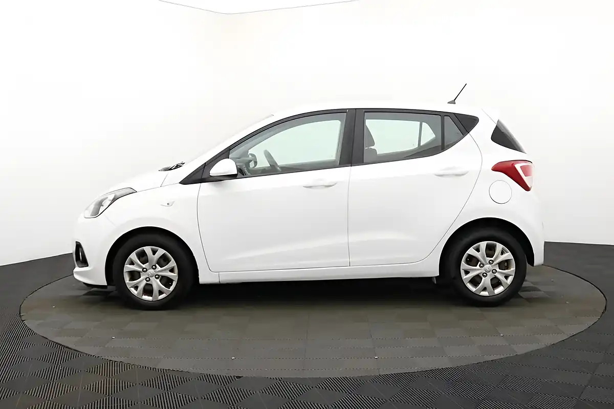 Used 2016 Hyundai i10 Se Polar White - Interior and Exterior details 7