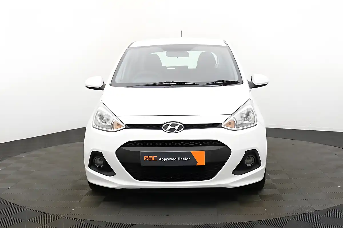 Used 2016 Hyundai i10 Se Polar White - Interior and Exterior details 9