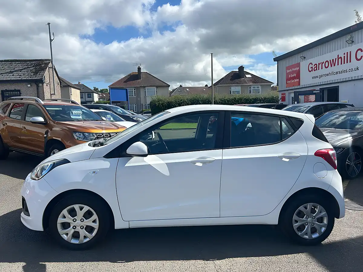 Used 2016 Hyundai I10 Se White - Interior and Exterior details 12