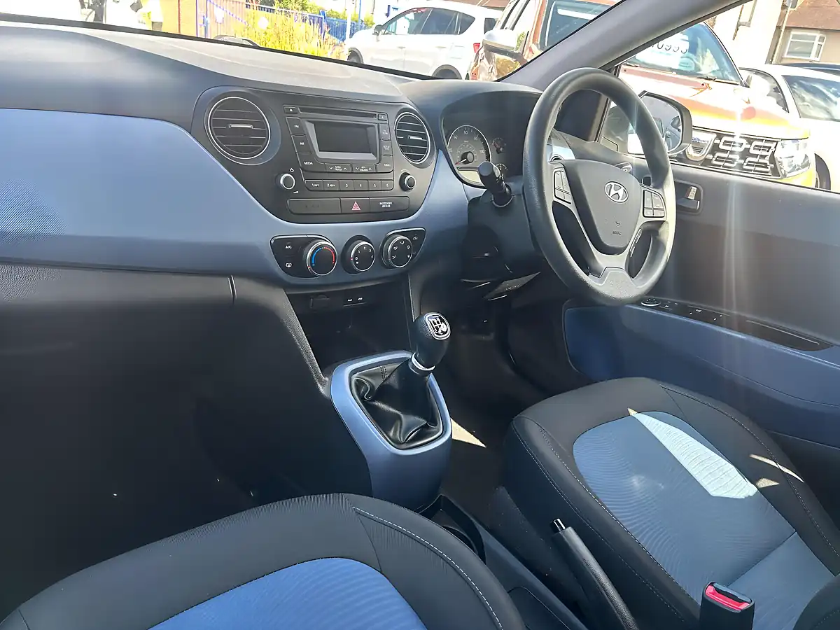Used 2016 Hyundai I10 Se White - Interior and Exterior details 20