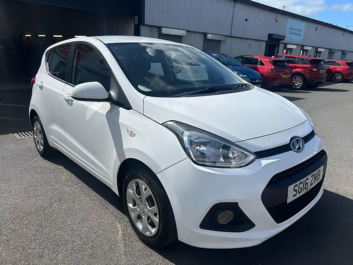Used 2016 Hyundai I10 Se White - Interior and Exterior details 3