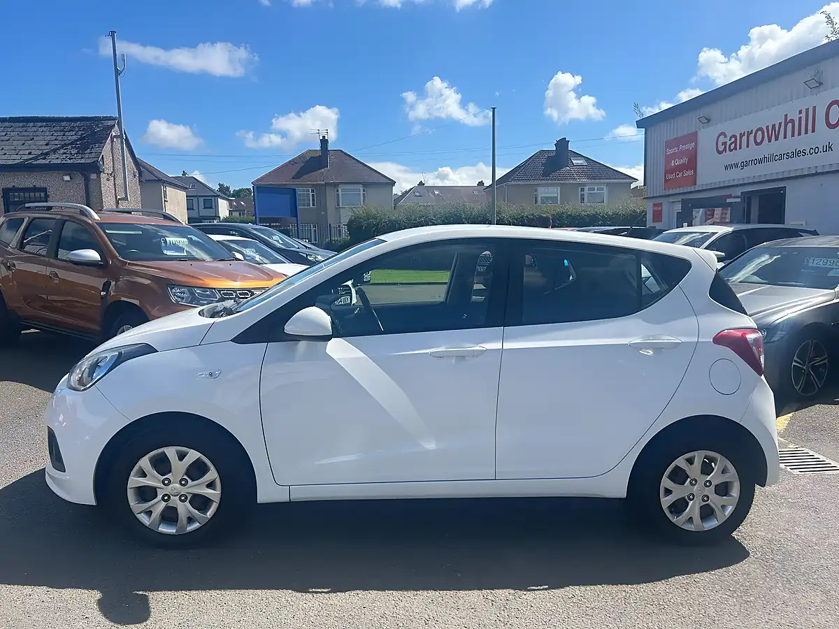 Used 2016 Hyundai I10 Se White - Interior and Exterior details 5