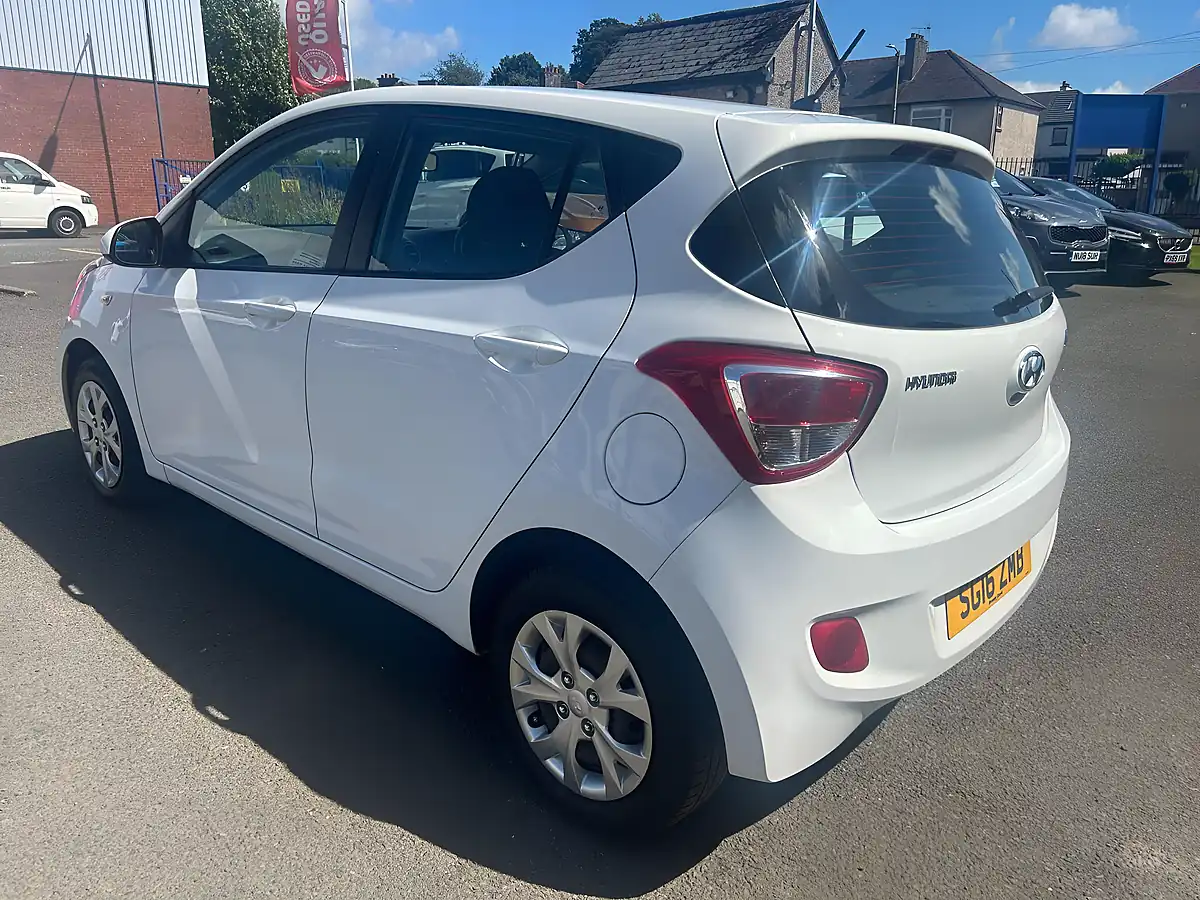 Used 2016 Hyundai I10 Se White - Interior and Exterior details 6