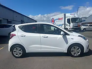 Used 2016 Hyundai I10 Se White - Interior and Exterior details 9