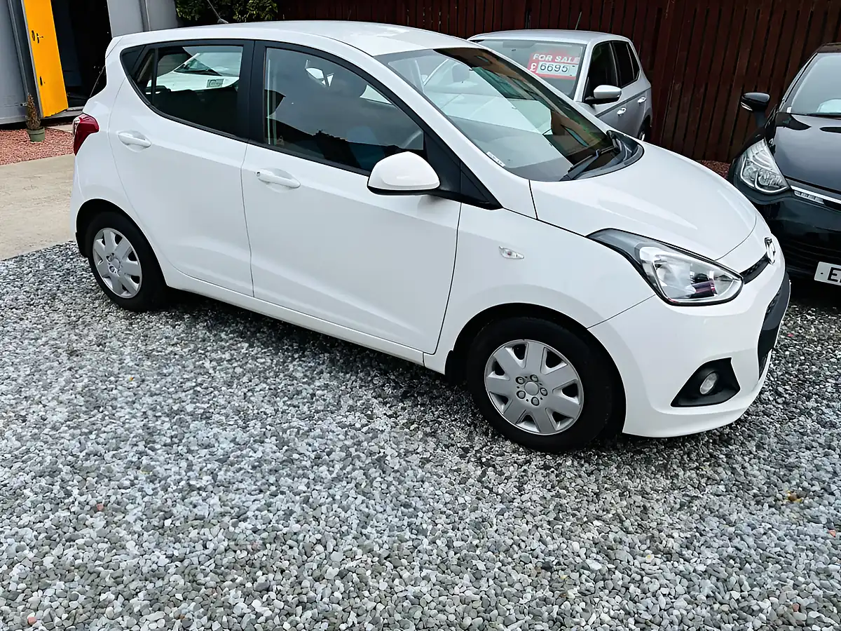 Used 2016 Hyundai i10 Se White - Front View
