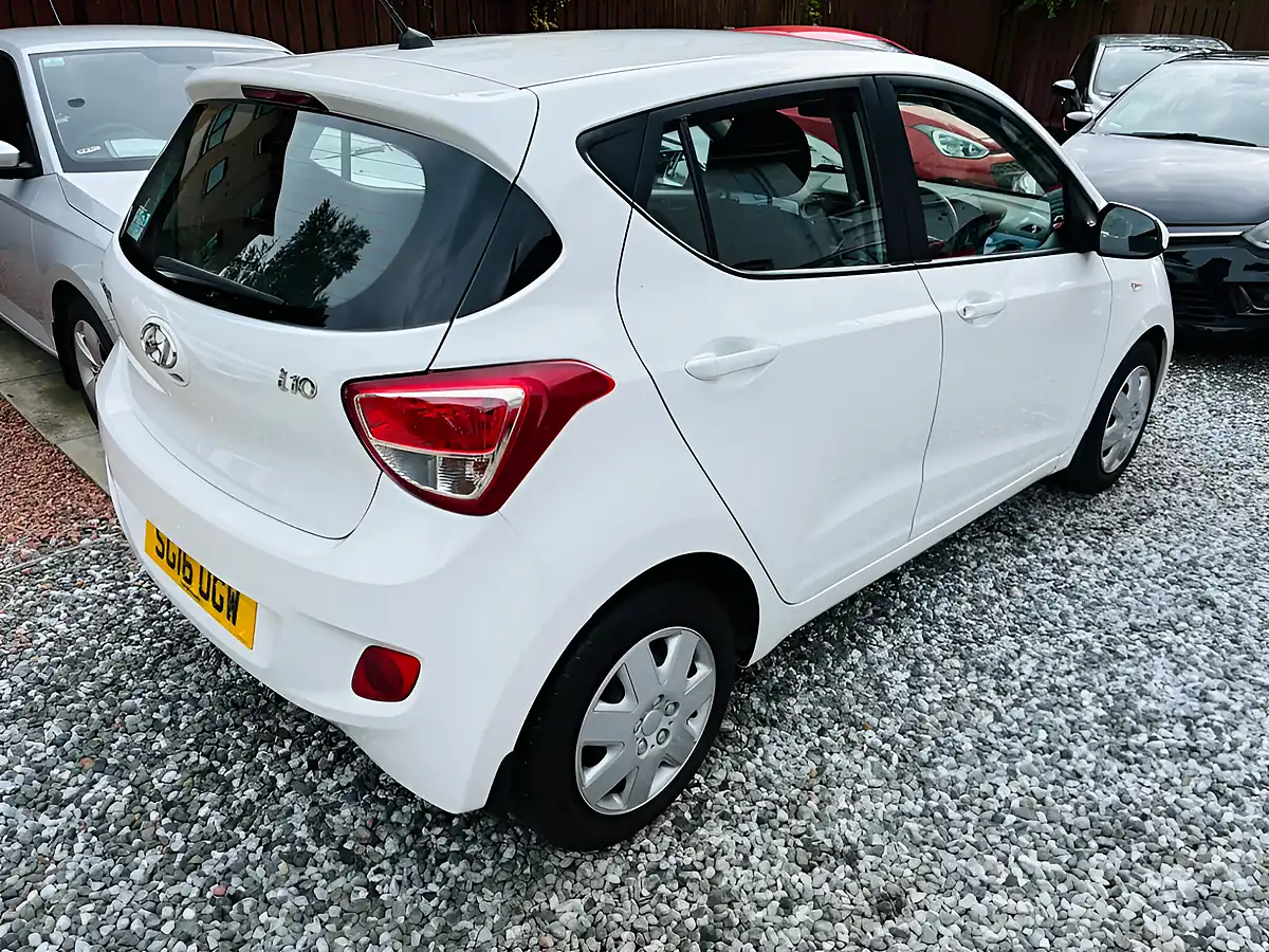 Used 2016 Hyundai i10 Se White - Interior and Exterior details 10