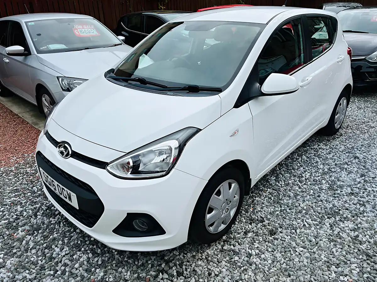 Used 2016 Hyundai i10 Se White - Interior and Exterior details 14