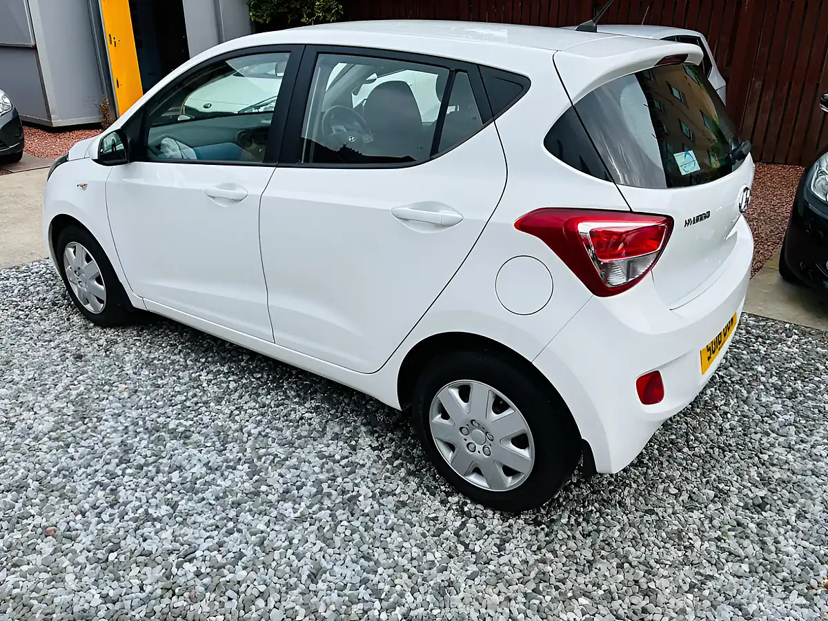 Used 2016 Hyundai i10 Se White - Interior and Exterior details 16