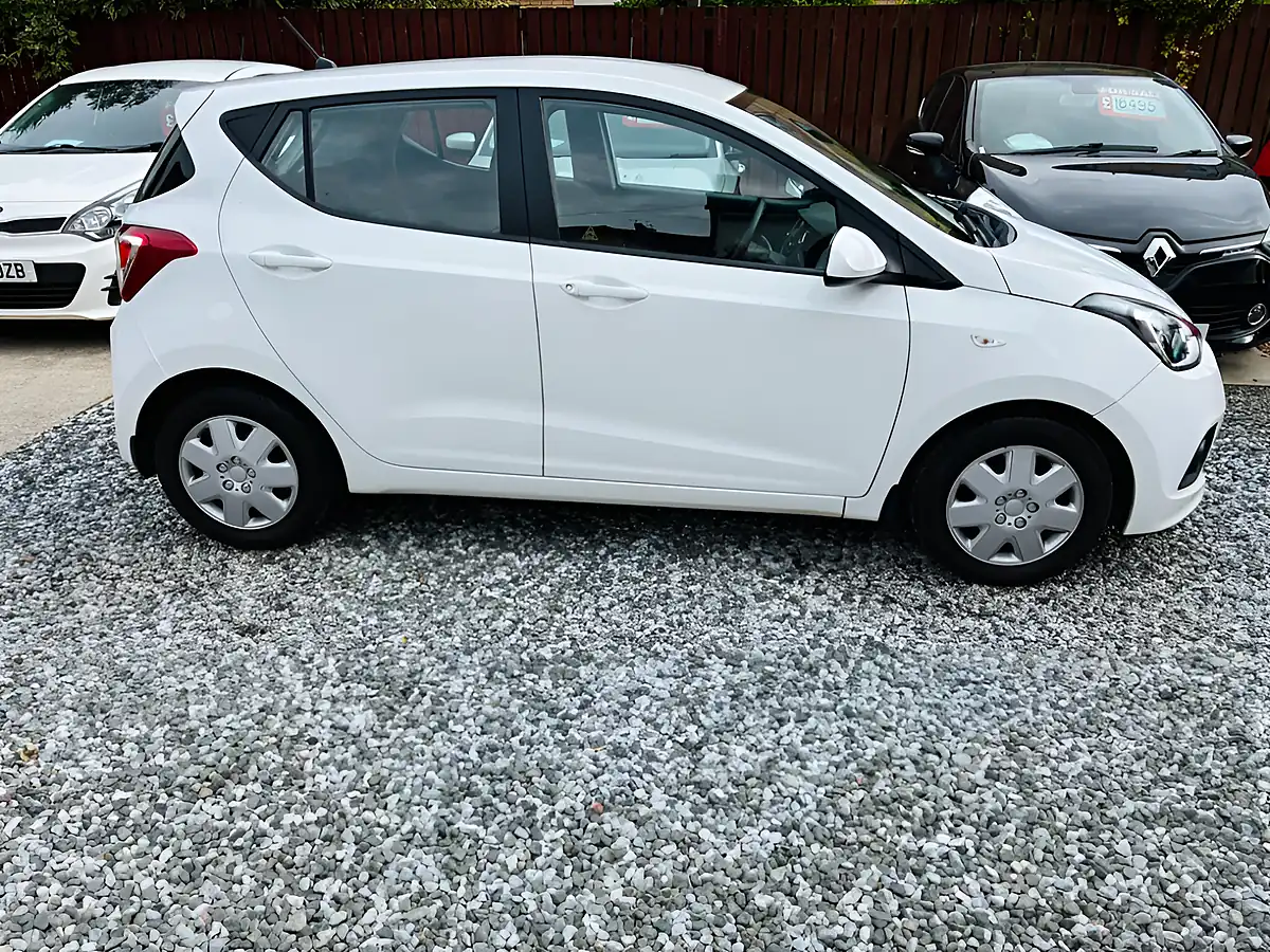Used 2016 Hyundai i10 Se White - Interior and Exterior details 19