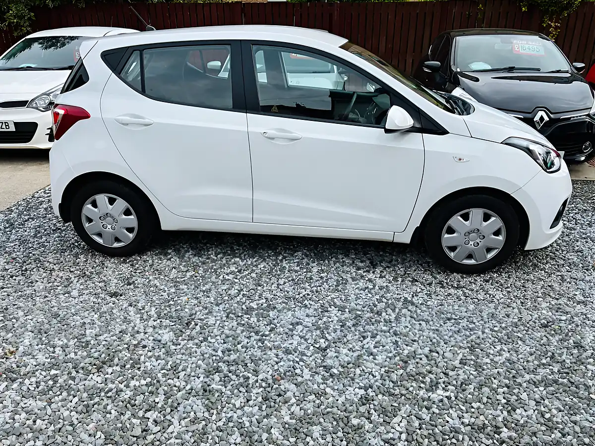 Used 2016 Hyundai i10 Se White - Interior and Exterior details 7
