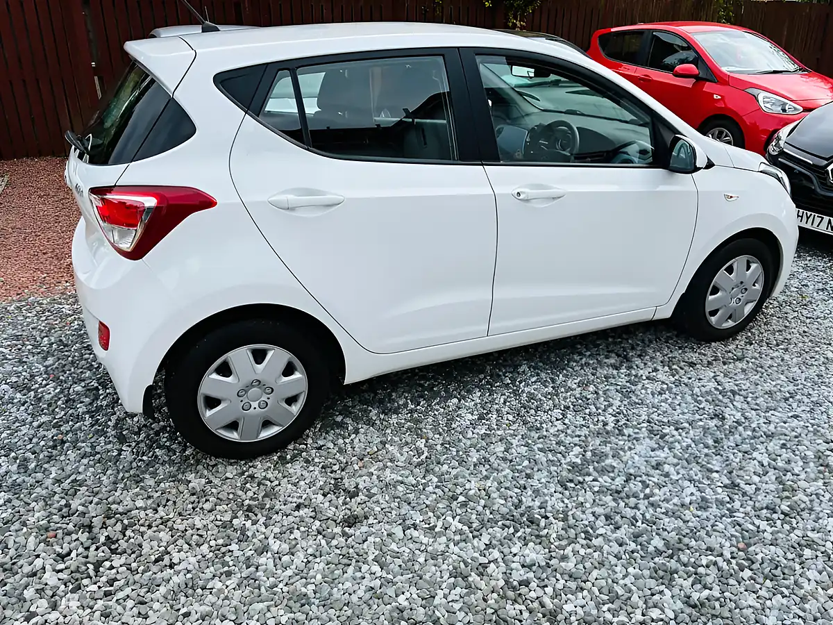 Used 2016 Hyundai i10 Se White - Interior and Exterior details 9