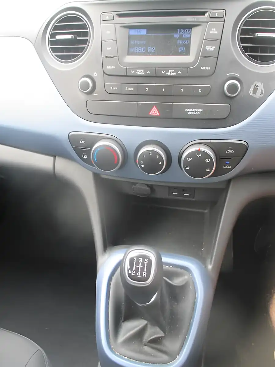 Used 2016 Hyundai I10 White - Interior and Exterior details 10