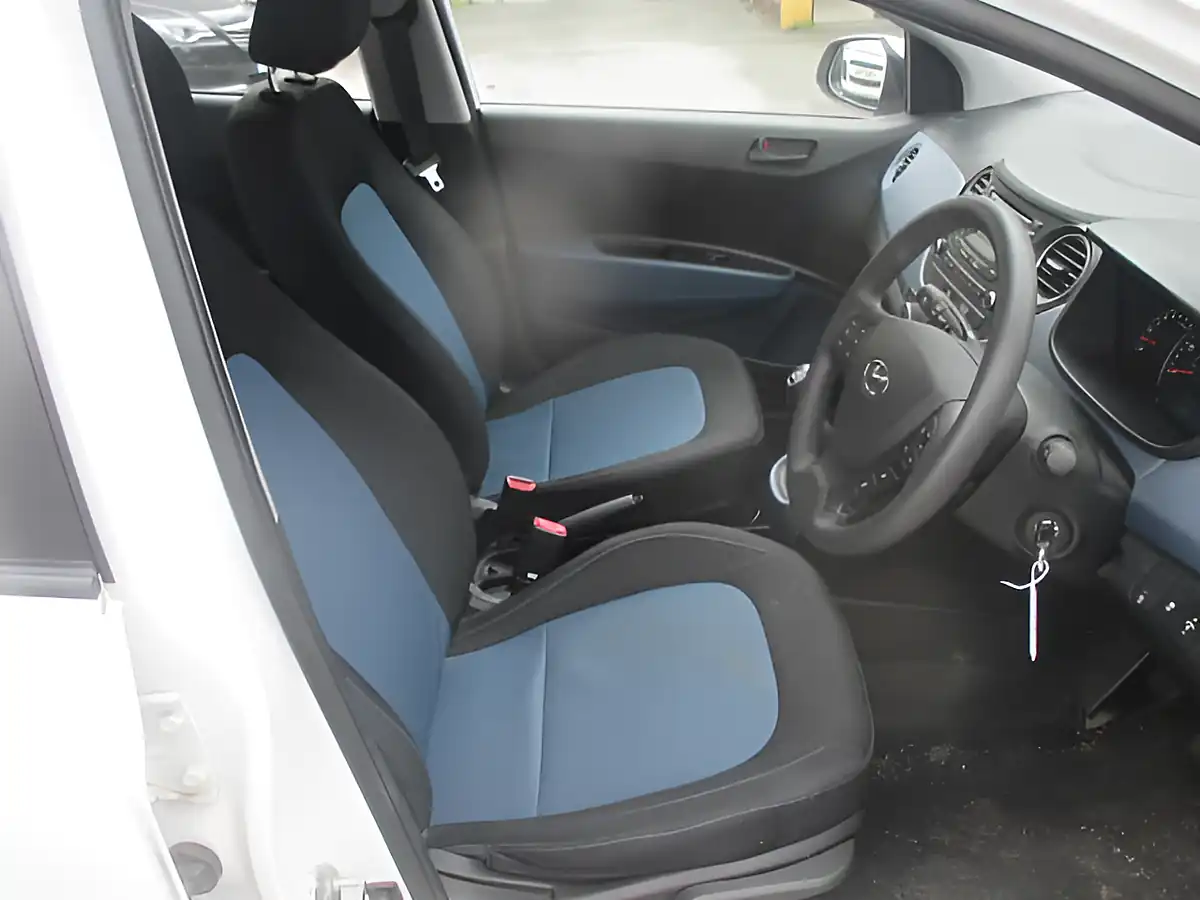Used 2016 Hyundai I10 White - Interior and Exterior details 7