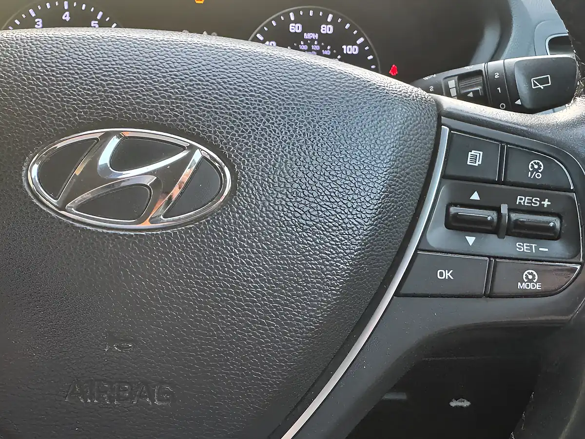 Used 2016 Hyundai I20 Premium 5DR White - Interior and Exterior details 10