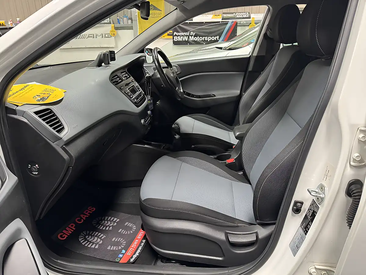 Used 2016 Hyundai I20 Premium 5DR White - Interior and Exterior details 15