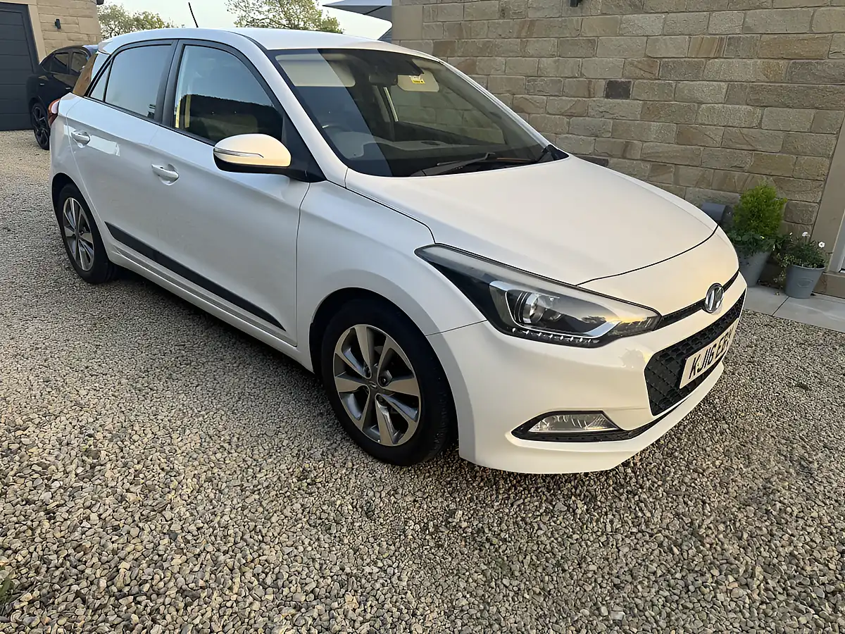 Used 2016 Hyundai I20 Premium 5DR White - Interior and Exterior details 2