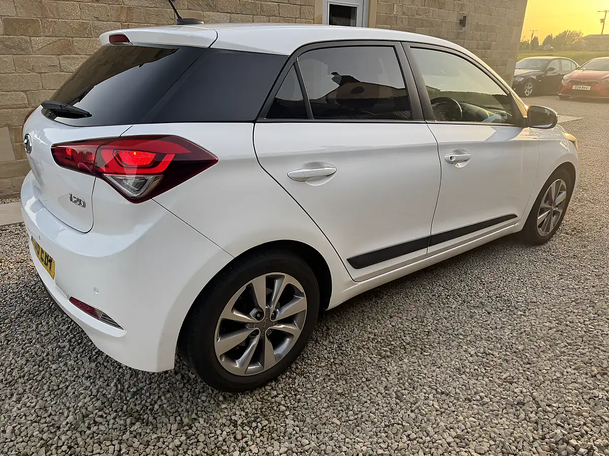 Used 2016 Hyundai I20 Premium 5DR White - Interior and Exterior details 3