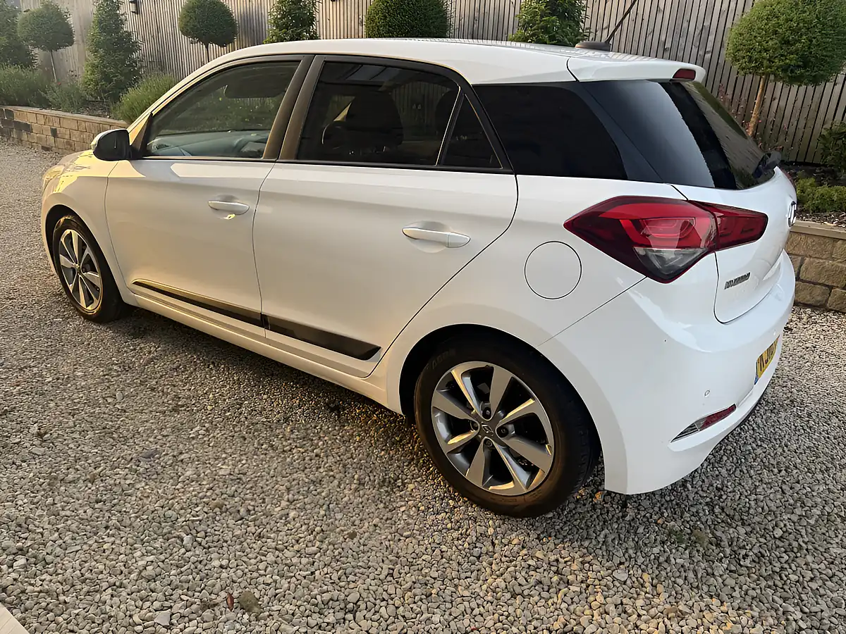 Used 2016 Hyundai I20 Premium 5DR White - Interior and Exterior details 4