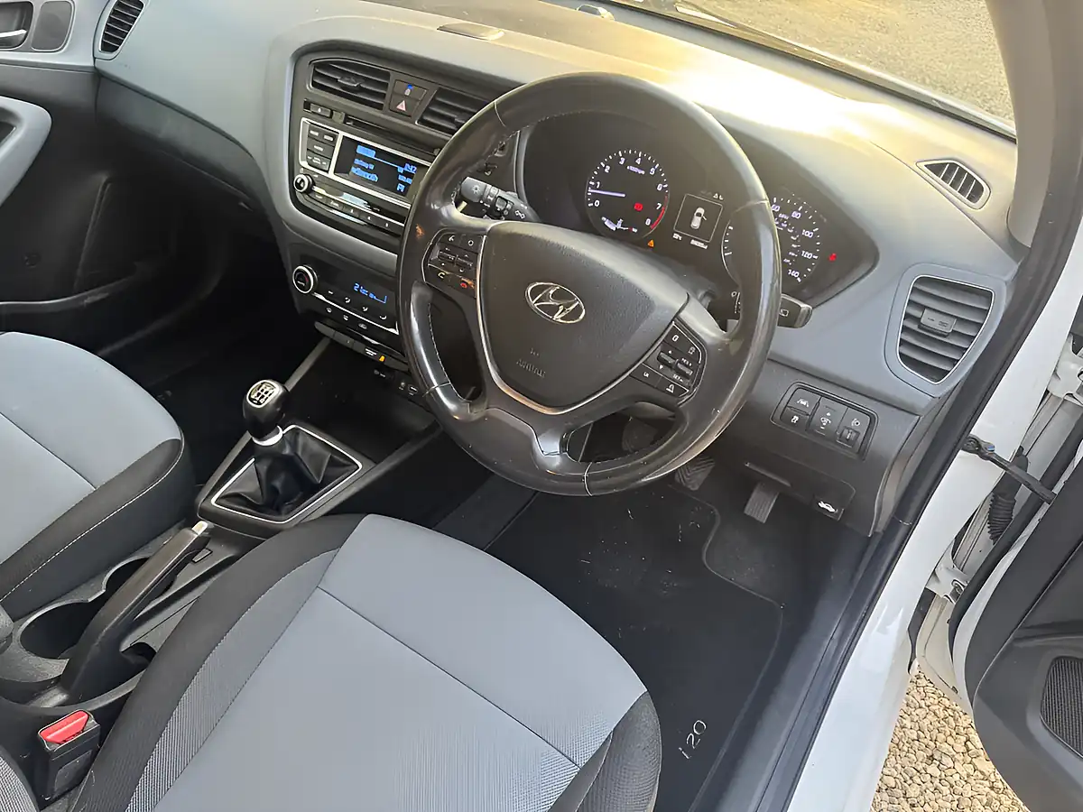 Used 2016 Hyundai I20 Premium 5DR White - Interior and Exterior details 7