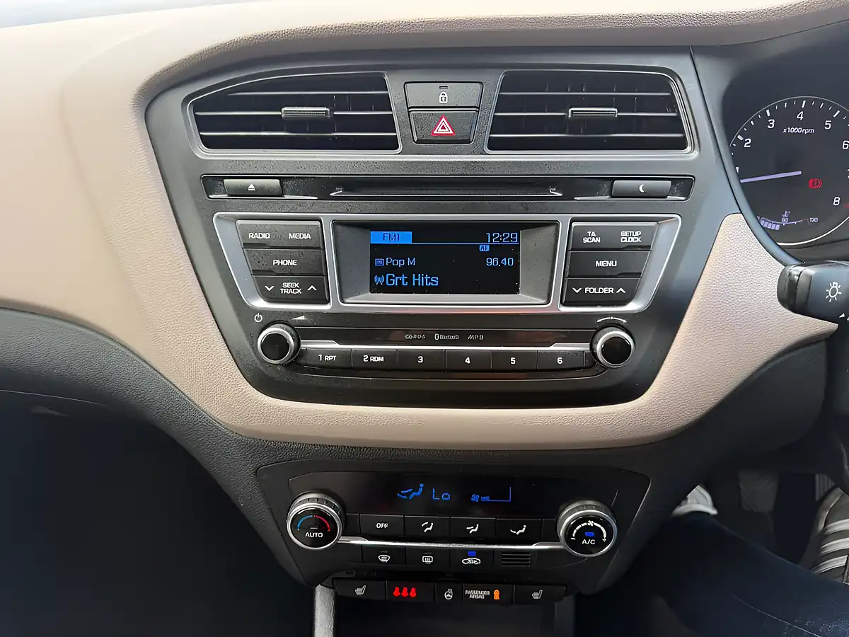 Used 2016 Hyundai I20 Premium Se Grey - Interior and Exterior details 17